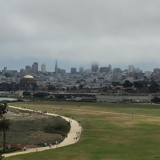 Der lange Weg zurück führte uns entlang dieses Weges über Crissy Field