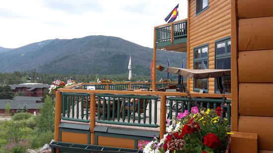 Ausblick aus unserem Zimmer auf die Terrasse
