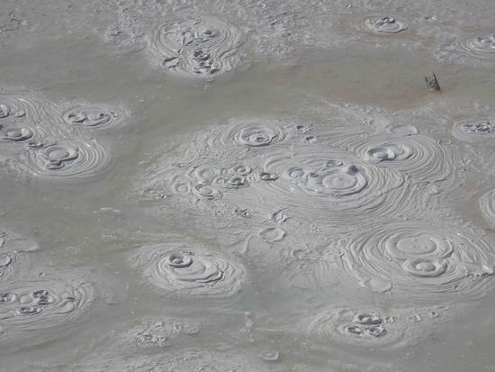 Es zischt und brodelt und manches Mal stinkt es gewaltig nach Schwefel