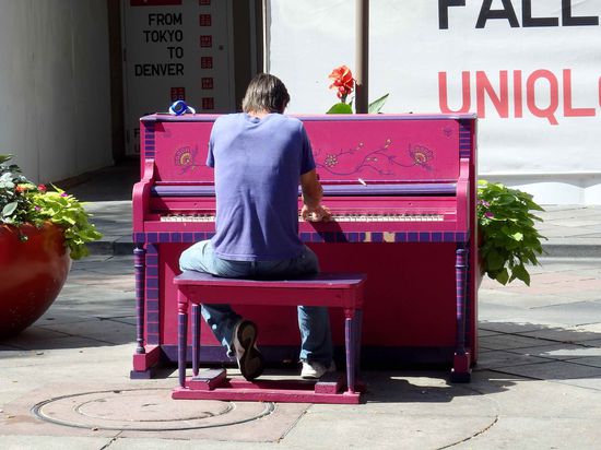 Dieser hier spielte sehr ausführlich und völlig in seine Musik versunken.