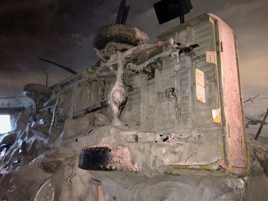 Im Visitorzentrum konnte man in einem Film den Ausbruch sehen. Dieses Auto wurde aus den Schlammmassen geholt.