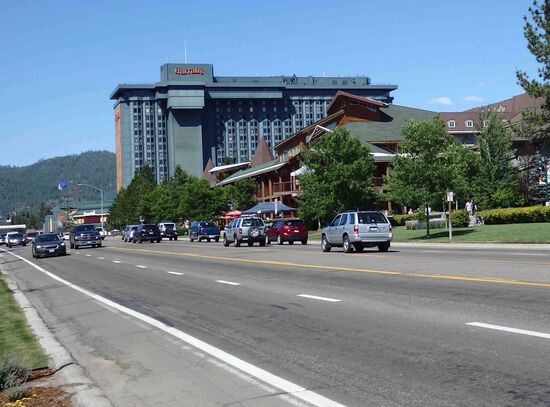 Deutlicher Unterschied zwischen Kalifornien und Nevada mitten in der Stadt.