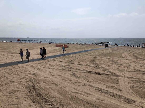 Hier war die Luft frisch und angenehm, es ging eine teilweise heftige Brise.