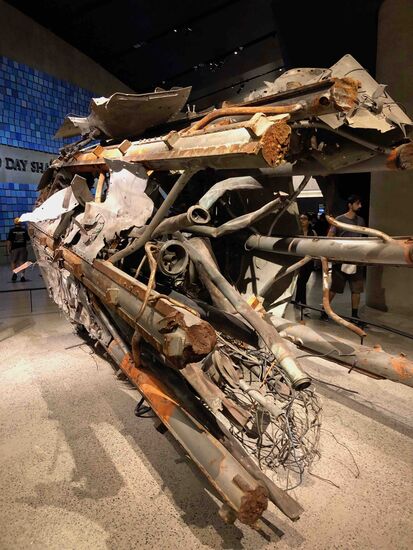 Dies ist ein Teil der zerstörten Antenne eines der beiden Türme