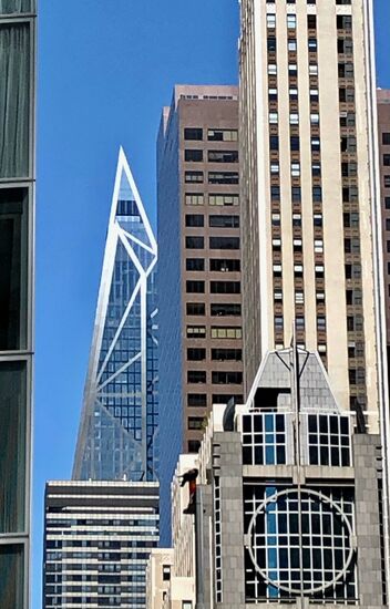 Auch beim vierten Mal in NY fanden wir noch immer faszinierende Anblicke der Wolkenkratzer. Es kommen ja auch ständig neue, ausgefallene hinzu.