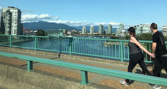 Erster Eindruck aus dem Taxi heraus fotografiert.