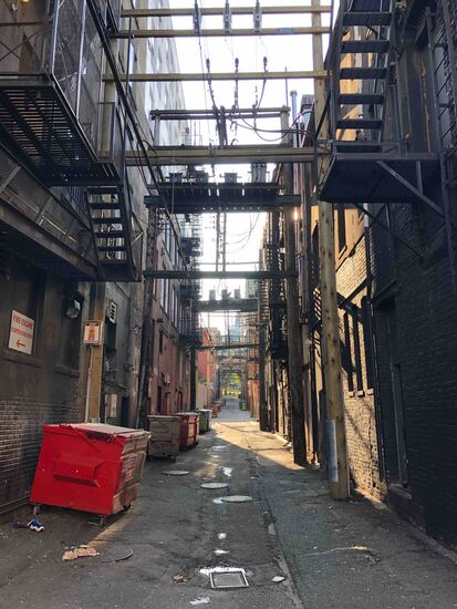 Nein - dies ist nicht unser Ausblick. Dieser Eindruck begegnete uns auf dem Weg zum Supermarkt. Heute hoffen wir auf deutlich hübschere Bilder.