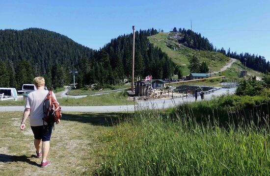 Wenig schmeichelhaftes Bild.......
Das Hochplateau kann man aber gut erkennen  