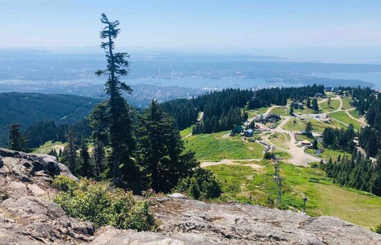 Wir genossen hier die Sonne, die Ruhe und den Ausblick auf die Bucht von Vancouver.