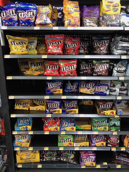Auswahl an M&Ms - und doch waren die in der Heimat erwarteten nicht dabei - aber es gibt ja sicher noch einige Walmarts auf unserem Weg.