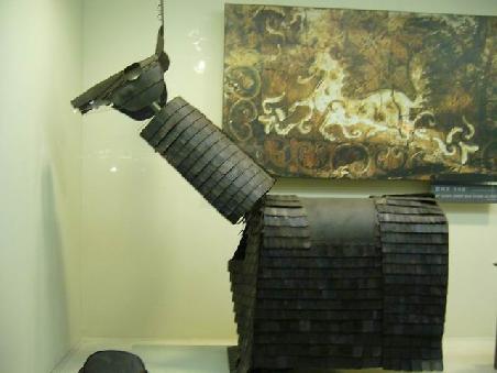 Eine Pferdepanzerung aus alten Zeiten..
Da wollt ich kein Pferd sein!!