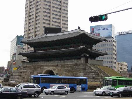 das Tor wurde 1398 gebaut und war das Südtor der Festung Seoul