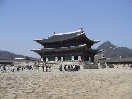 Die Thronhalle Geunjeongjeon