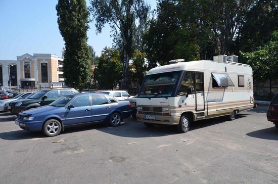 erste Nacht in Odessa am Hafen auf nem öffentlichen Parkplatz. Hat sich irgendwie keiner gestört.