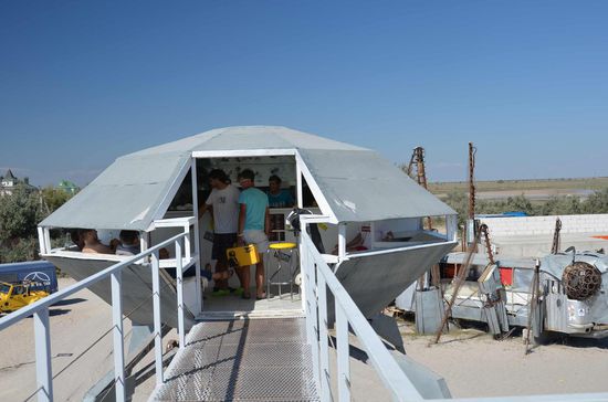 Mini Bar auf der Brücke! Liebe zum Detail!