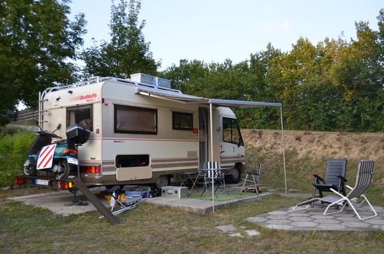 unser erstes Zuhause. Leider ging einer der Koffer auf dem Dach mmer auf, so dass ich da hoch musste auf dem Standstreifen der Autobahn....