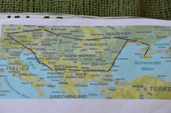 Das ist mal so im Groben unsere Route, damit ihr mal nen Eindruck bekommt! Auf vielfaches gut zu reden mehrerer Leute fahren wir wahrscheinlich aber doch nicht durch Rumänien, sondern von hier dann direkt in den Nord-Osten von Ungarn und dann direkt in die Ukraine.