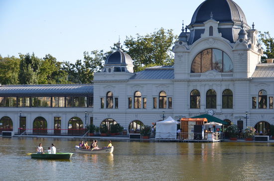 Cafe, Badeanstalt, Ausflugsziel, wunderschöne Gebäude...