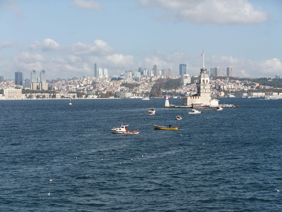 Türkei - Istanbul - Blick vom Fährschiff auf Galata