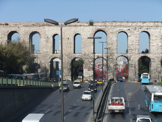 Türkei - Istanbul - Valens Aquädukt und Atatürk Bulvard