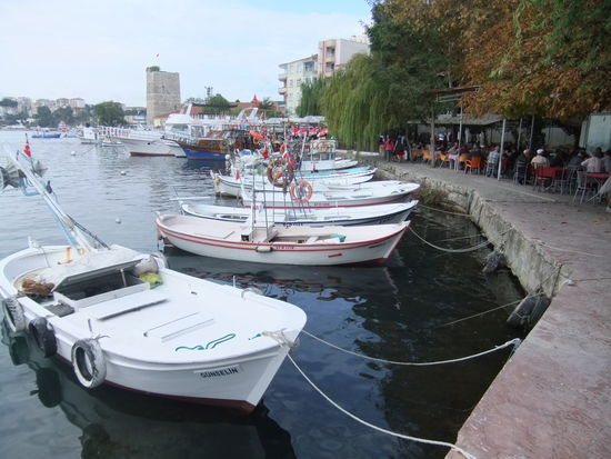 Türkei - Sinop - Fischereihafen mit urigen Restaurants