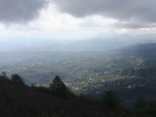 Türkei - Ordu - Blick von der Seilbahnendstation auf die südlich der Stadt liegenden dicht bewaldeten Bergwelt
