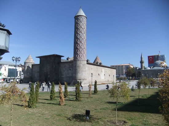 Türkei - Erzurum - Cite Miare Medrese und Große Moschee