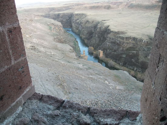 Türkei - Ani - Grenzfluß zwischen der Türkei (links) und Armenien (rechts)