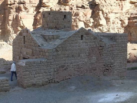 Iran - Zwischen Jolfa und Kloster Stephanos  - Armenische Kirchenruine