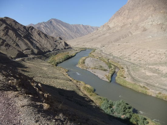 Iran - Zwischen Jolfa und Kloster Stephanos  - Aras Grenzfluß zwischen Iran (links) und Azerbaijan (rechts)