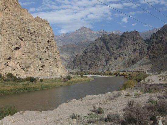 Iran - Zwischen Jolfa und Norduz  - Aras Grenzfluß zwischen Iran (rechts) und Azerbaijan (links)