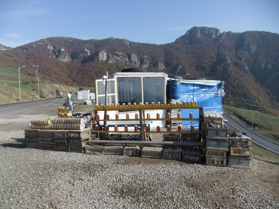 Iran- Zwischen Ardabil und Astara - Honigverkaufsstand