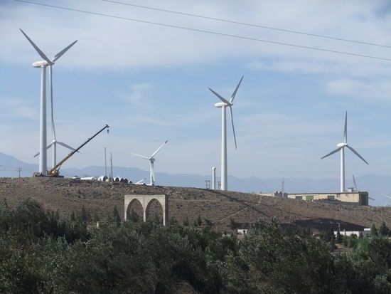 Iran- Zwischen Rasht und Qazvin - Windrad Park am Sefidrum Stausee