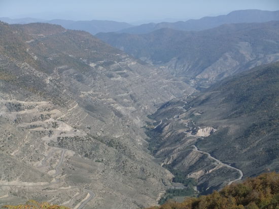 Iran- Zwischen Sari und Alasht - Gebirgstal mit Piste nach Alasht
