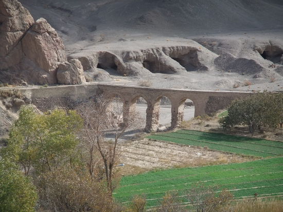 Iran - Kharanaq - Antike Brücke