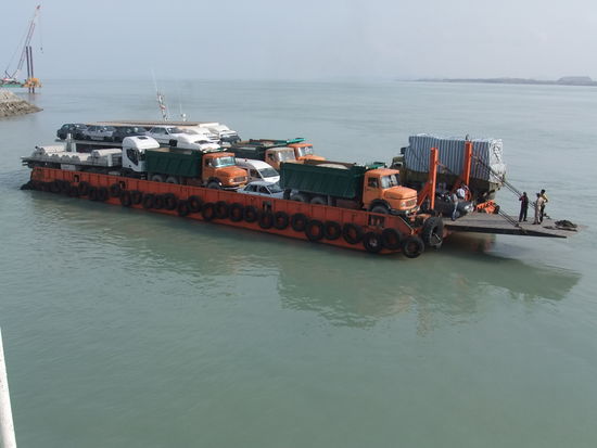 Iran - Fährschiff zwischen dem Hafen Bandar-e Pol und der Insel Qeshm