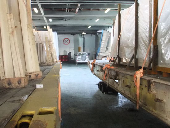 Iran - Zwischen Bandar Abbas und Sharjah - Unser Auto auf dem Fährschiff