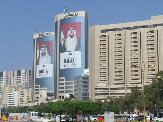 VAE - Dubai - Herrscher der Emirate Dubai (links) und Abu Dhabi (rechts) - Der Herrscher des Emirates Abu Dhabi ist gleichzeitig der Präsident der VAE