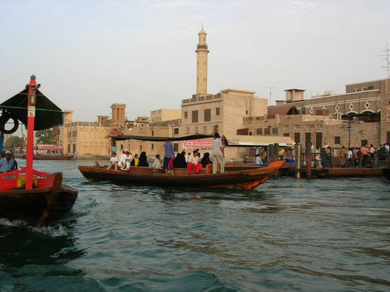 VAE - Dubai - Greek - Arba zwischen Deira and Burj Dubai