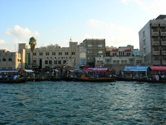 VAE - Dubai - Greek - Arba Anlegestelle Burj Dubai