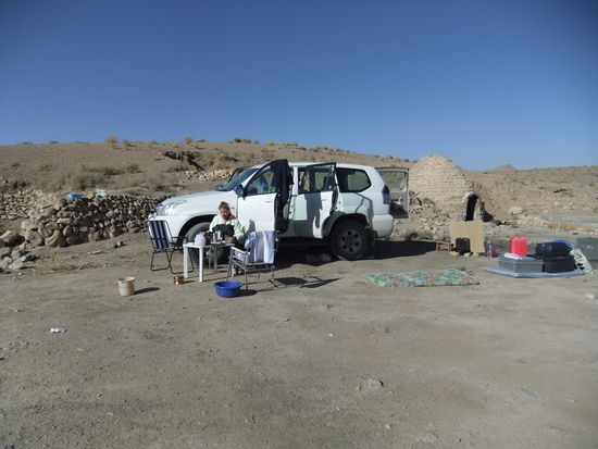 Iran - Zwischen Pasargadae und Yazd - Nachtquatier mit Höhleneingang