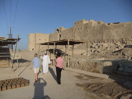 Oman - Ibri - Festungsanlage - Begonnene Renovierungsarbeiten