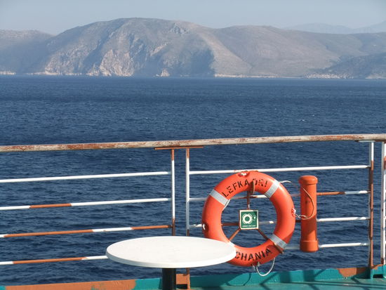 Griechenland/Italien - Blick vom Fährschiff auf die Adria Küste