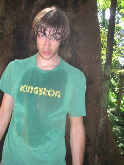 ... mehr schmuddelig und lange Haare...