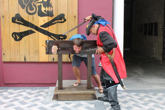 Gefangen von Piraten  Bier zum Abschied... 