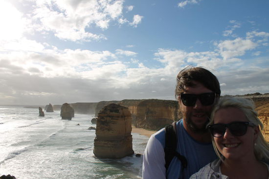 Wir vor den Twelve Aposteln 