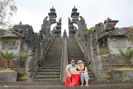 Wir, im Muttertempel Balis 