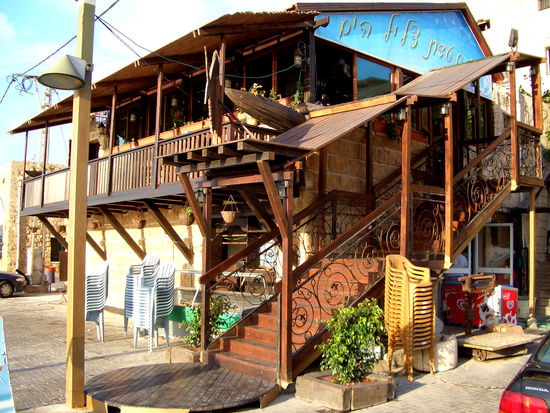 Terrassenrestaurant im Hafen von Akko