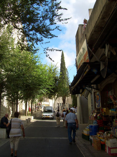 Gasse hoch zur Verkündigungsbasilika