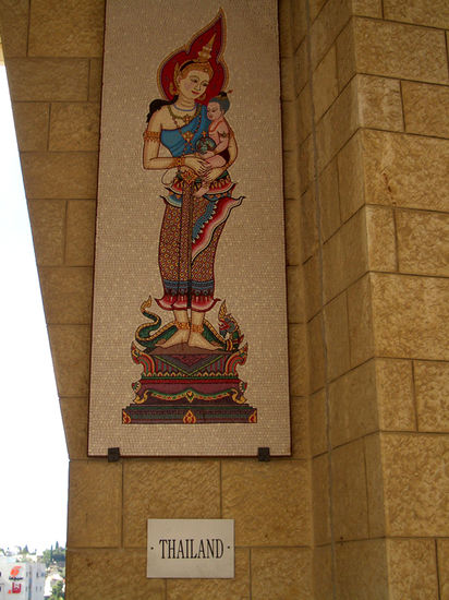 so wird die Hl. Maria in Thailand dargestellt